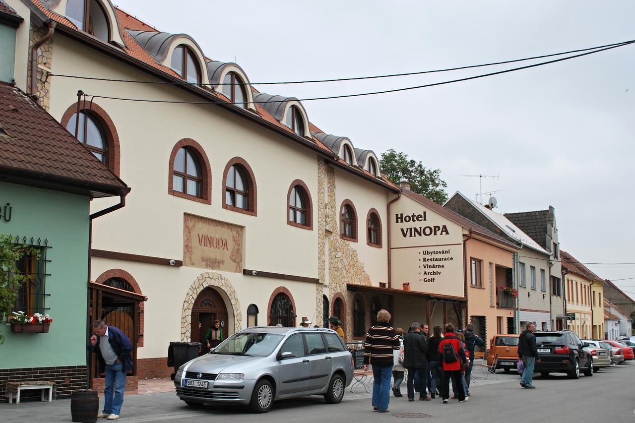 Hotel Vinopa Hustopece Exterior photo